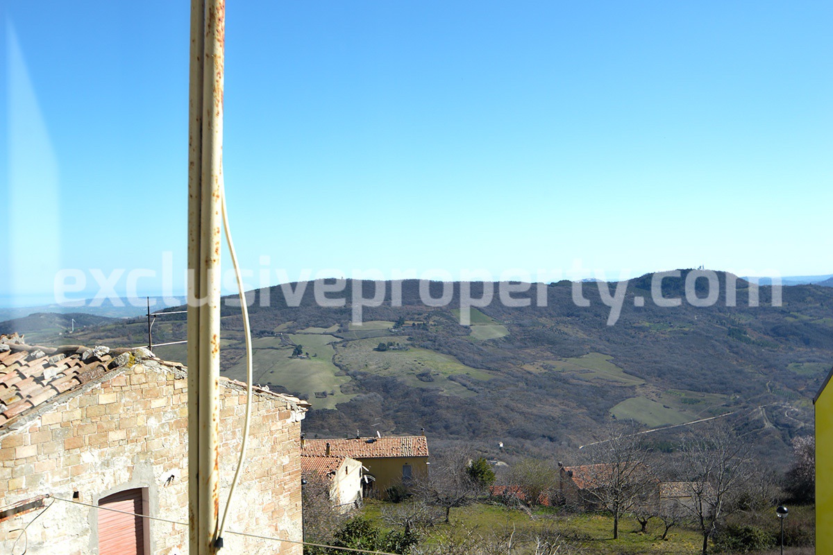 Town house habitable and in excellent condition for sale in Abruzzo 10