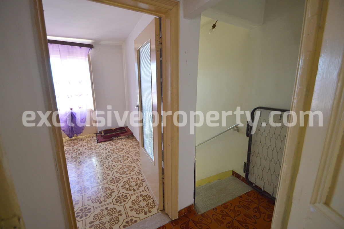 Town house habitable and in excellent condition for sale in Abruzzo 19