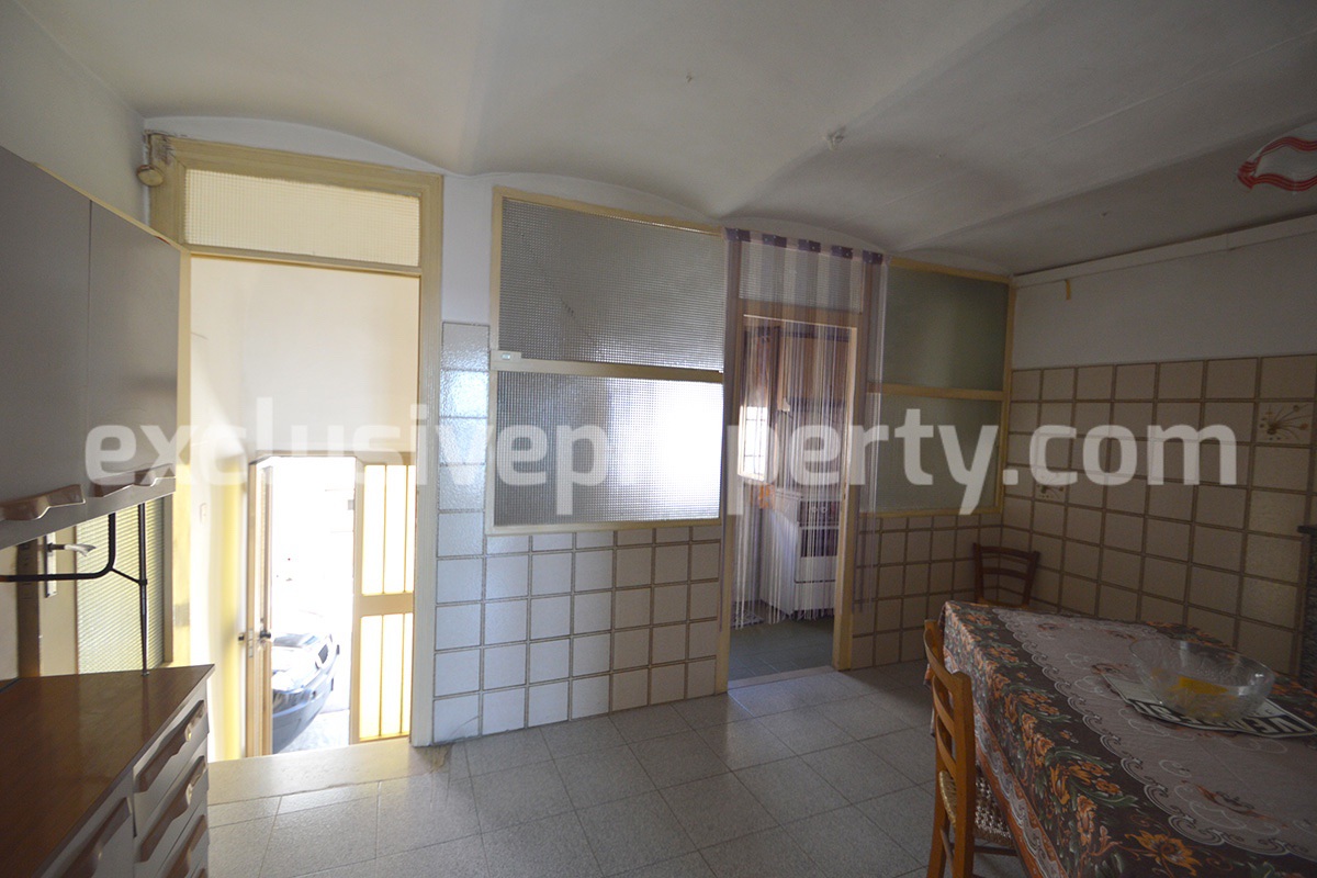 Town house habitable and in excellent condition for sale in Abruzzo 2