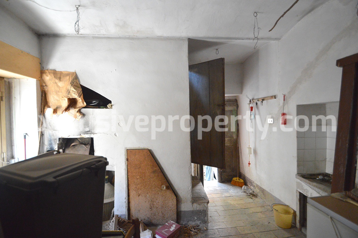 Cheap town house with cellar for sale in Abruzzo - Italy 4