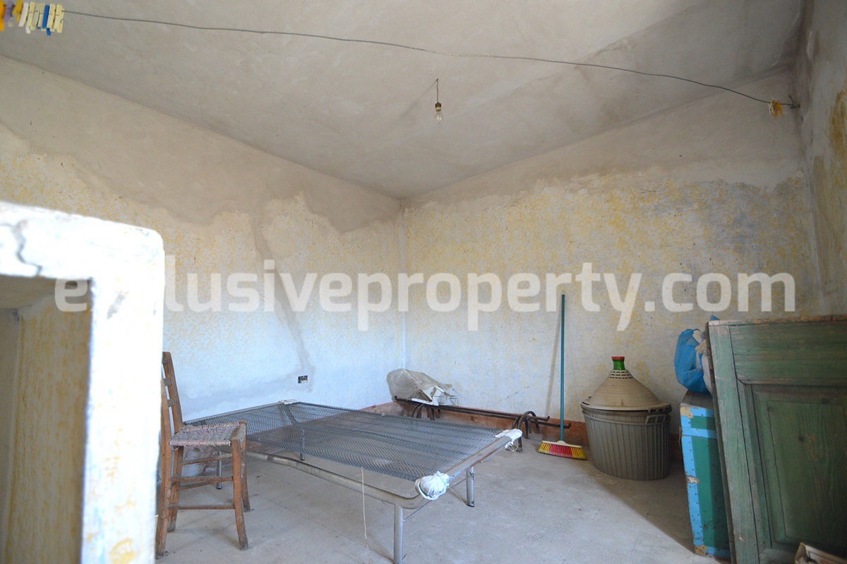 Cheap town house with cellar for sale in Abruzzo - Italy 9
