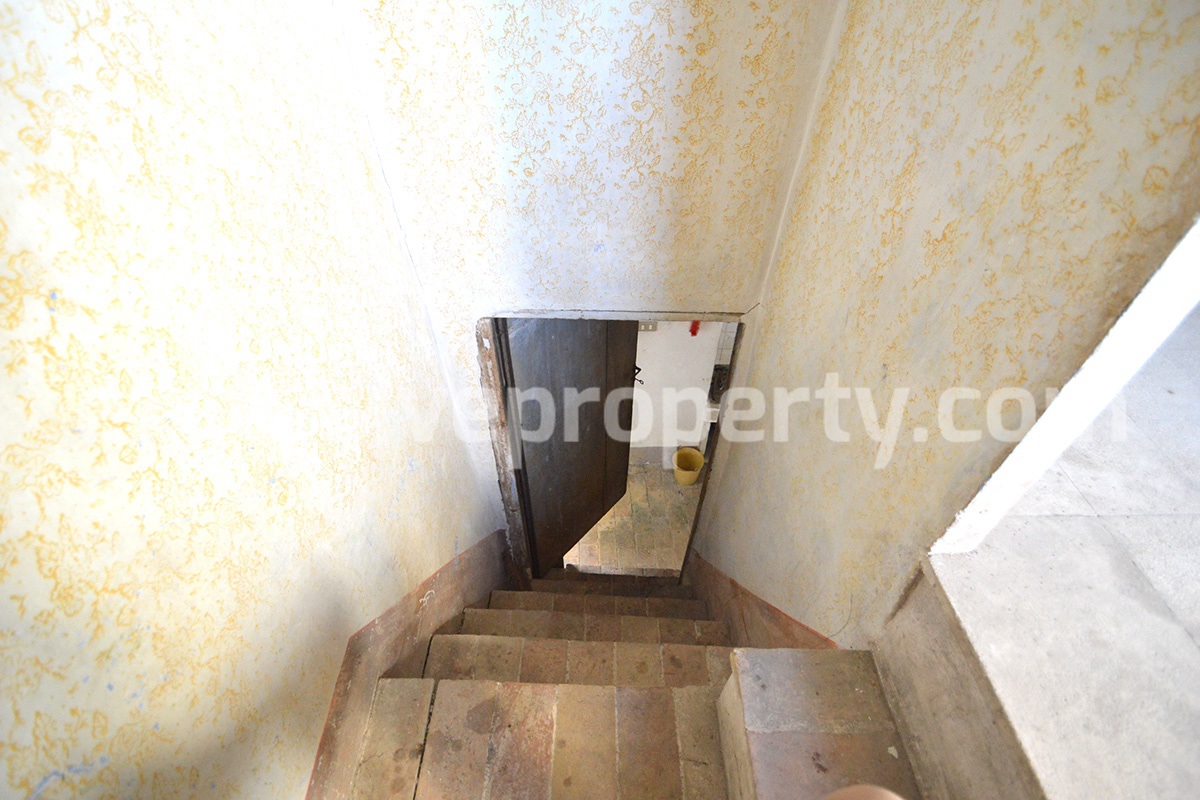 Cheap town house with cellar for sale in Abruzzo - Italy 10
