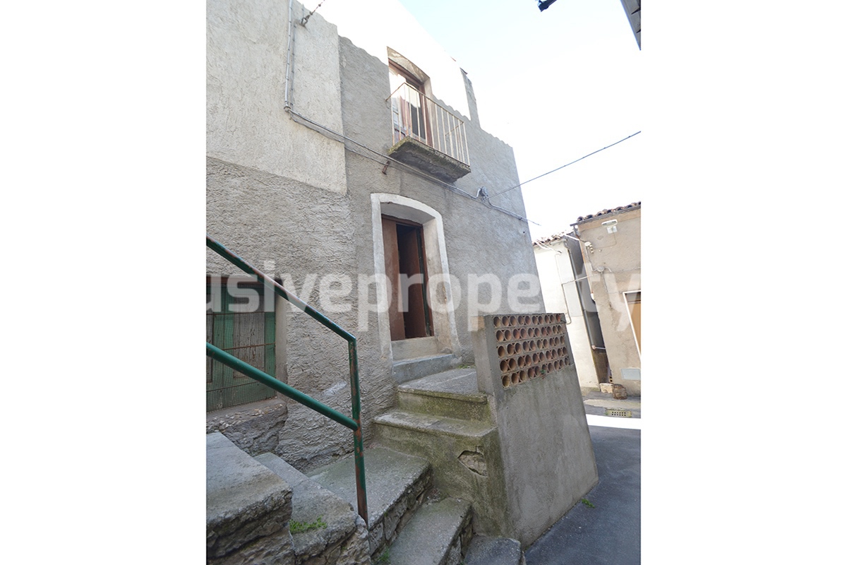 Cheap town house with cellar for sale in Abruzzo - Italy