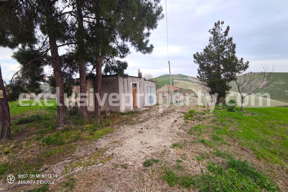 Property consisting of two buildings and a land for sale in Abruzzo 9