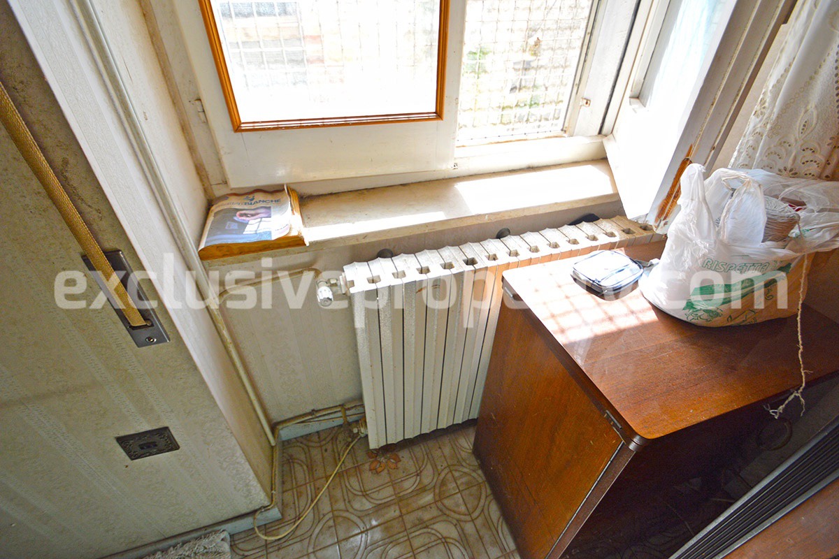 Habitable house with heating and cellar 36 km from the sea 9