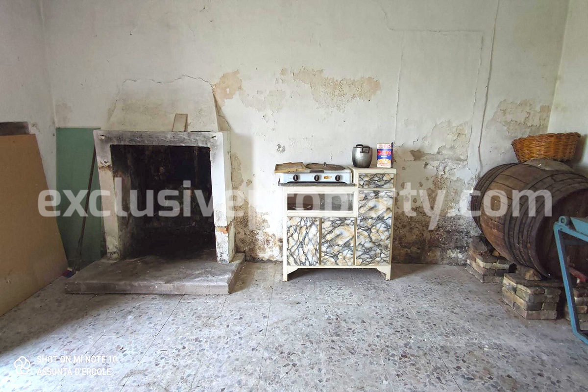 Property consisting of two buildings and a land for sale in Abruzzo 6