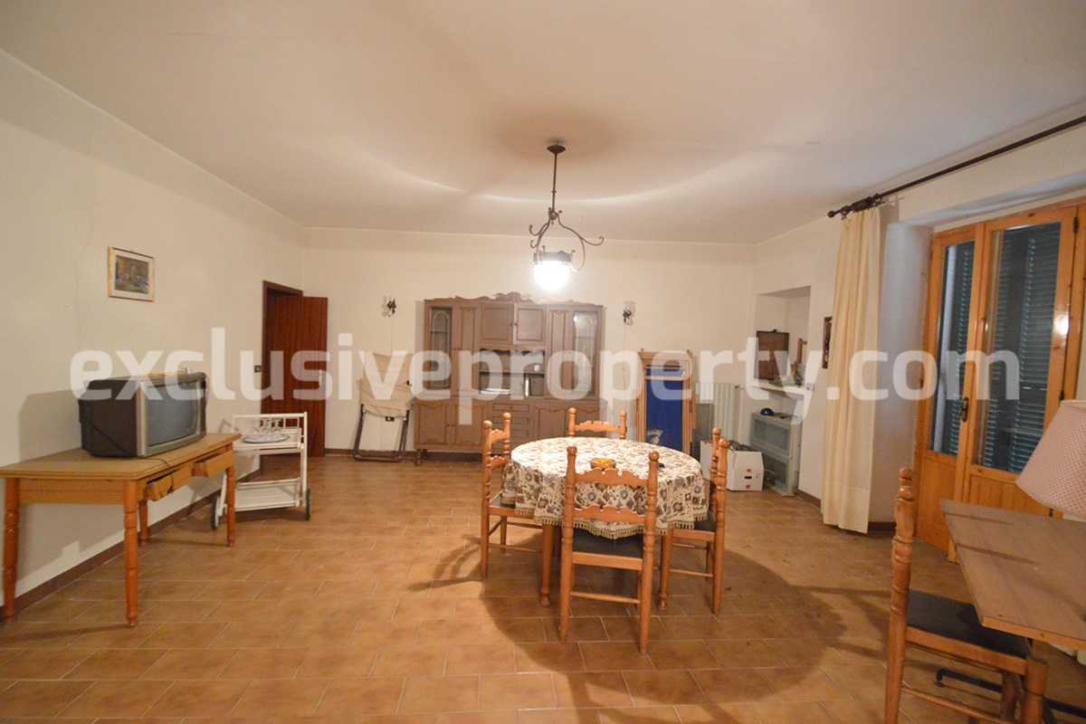 Property with garden for sale in Pollutri 15 min from the sea - Abruzzo 8