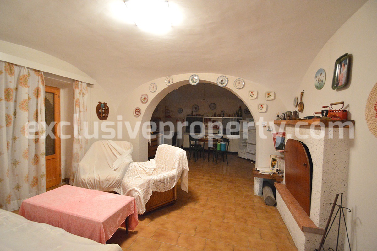 Property with garden for sale in Pollutri 15 min from the sea - Abruzzo