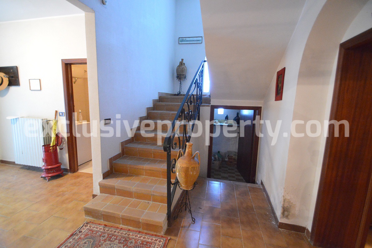 Property with garden for sale in Pollutri 15 min from the sea - Abruzzo 11