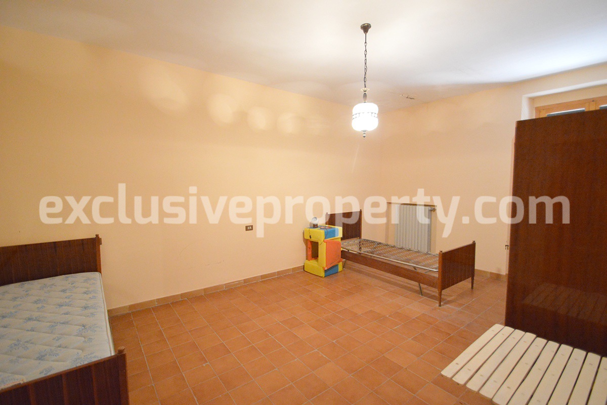 Property with garden for sale in Pollutri 15 min from the sea - Abruzzo 36