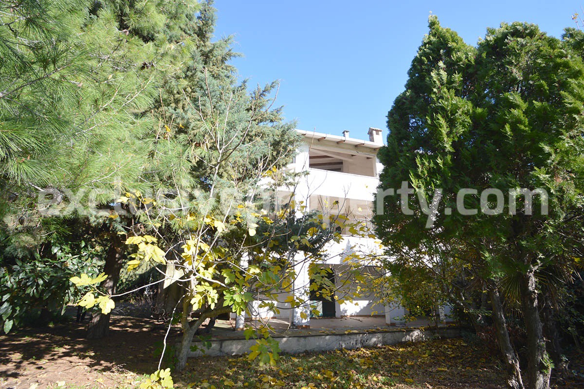 Property with garden for sale in Pollutri 15 min from the sea - Abruzzo 46