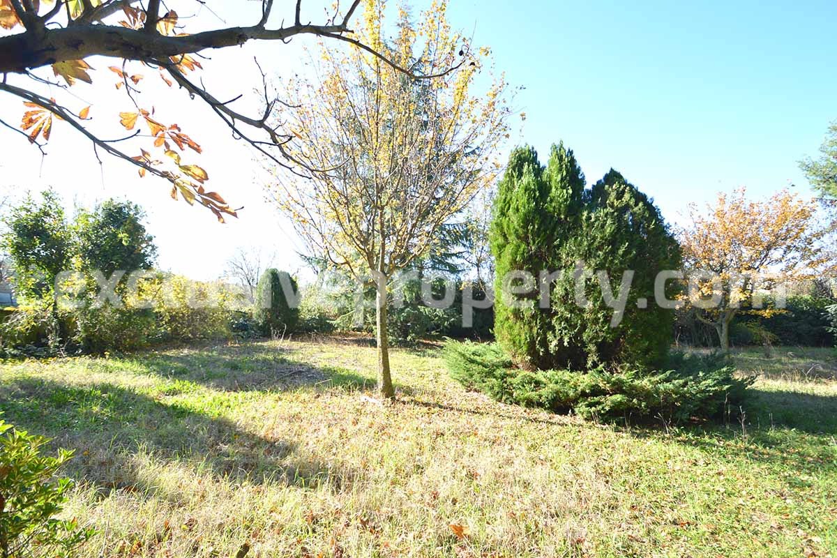 Property with garden for sale in Pollutri 15 min from the sea - Abruzzo 48