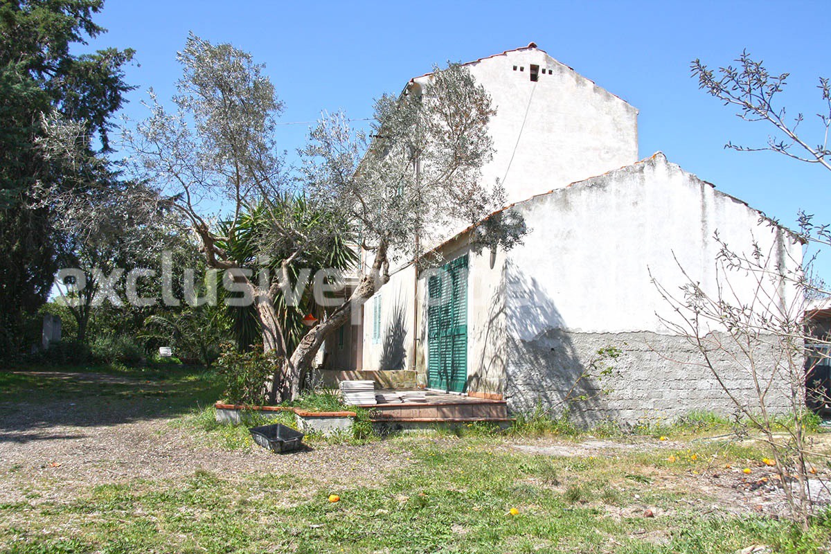 Country house with garage and panoramic view for sale near the sea 3