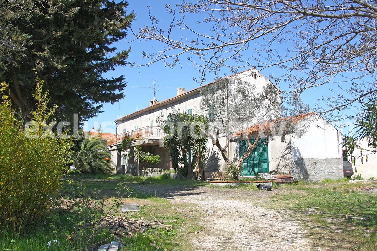 Country house with garage and panoramic view for sale near the sea 1