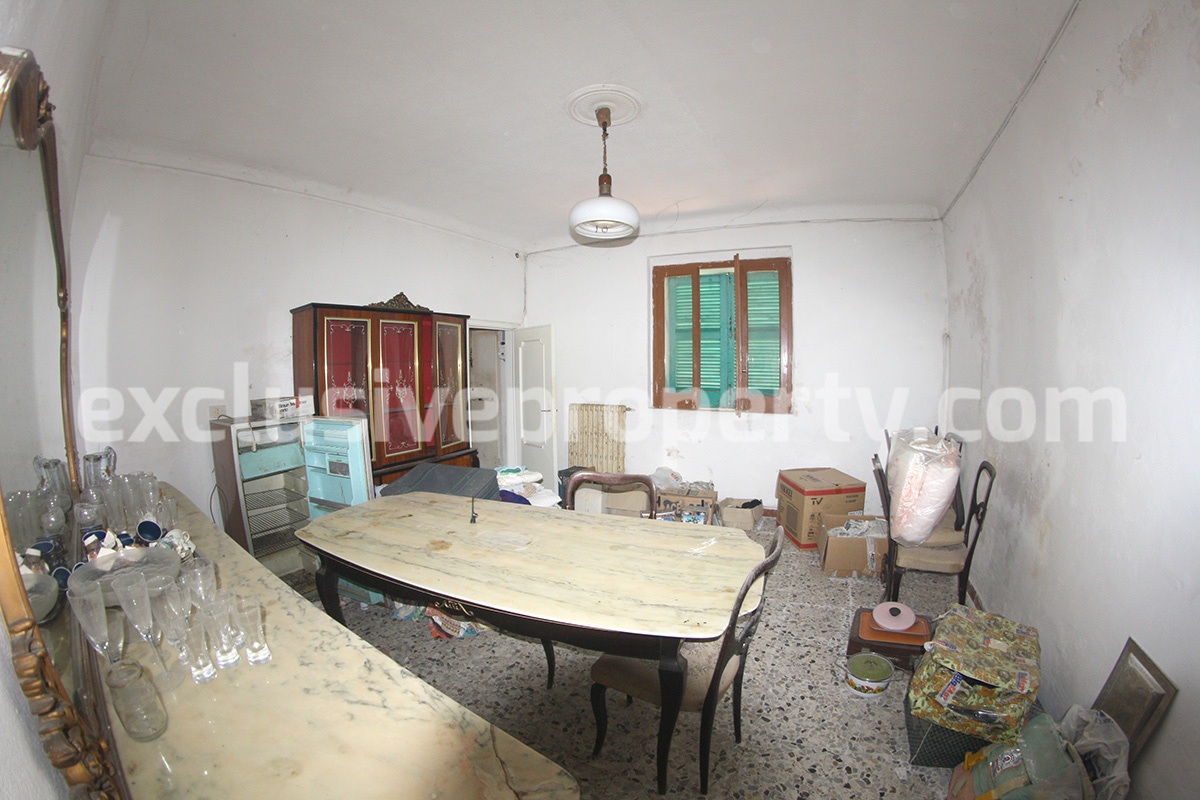 Country house with garage and panoramic view for sale near the sea