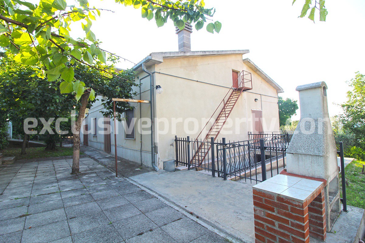 House with garden near the coast for sale in Abruzzo 5