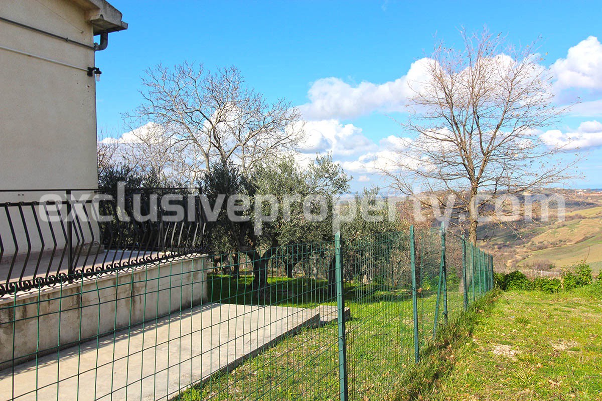 House with garden near the coast for sale in Abruzzo 9