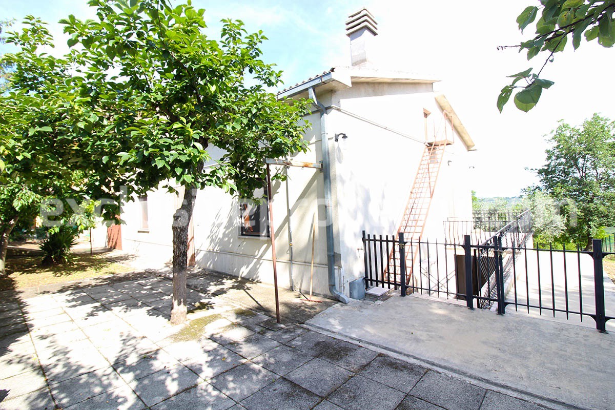 House with garden near the coast for sale in Abruzzo