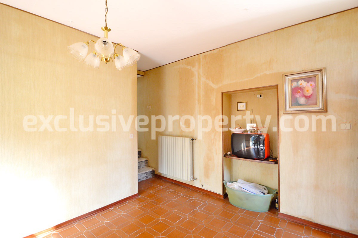 Habitable house with panoramic views and garden for sale in Italy 15