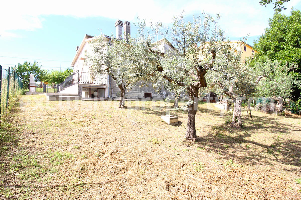 House with garden near the coast for sale in Abruzzo 32