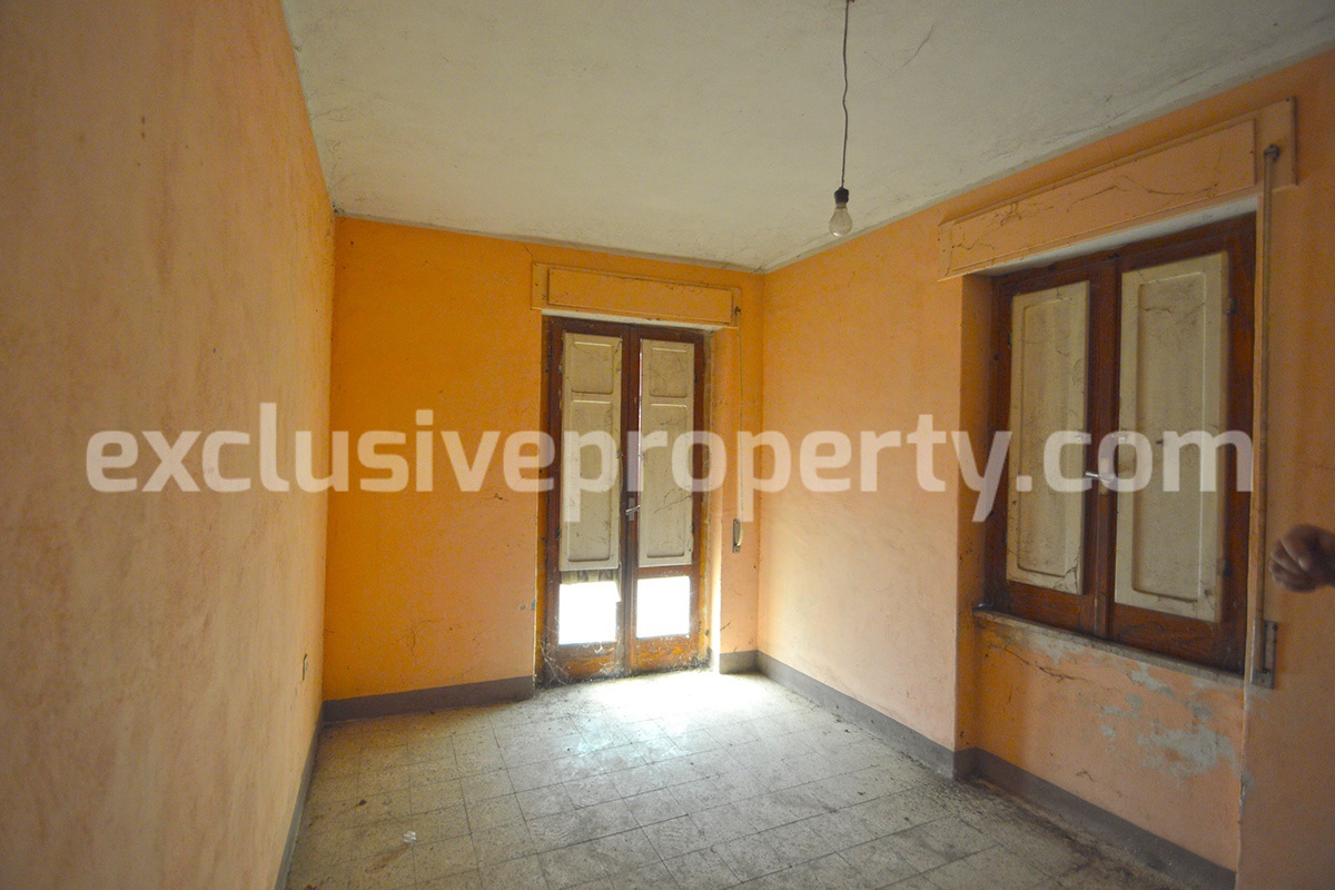Town house with terrace and cellar for sale in Molise