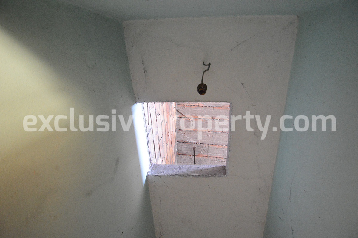 Town house with terrace and cellar for sale in Molise