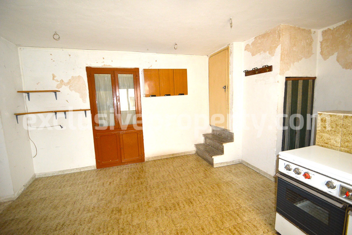 Property with terrace and cellar for sale in Tavenna Molise 29