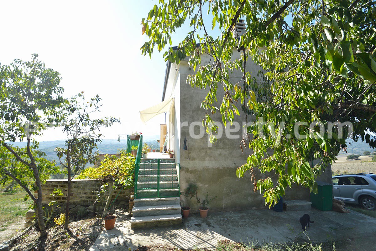 House with land and panoramic view for sale in the Molise hills