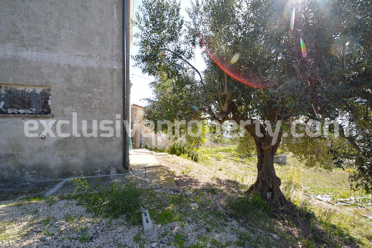 House with land and panoramic view for sale in the Molise hills