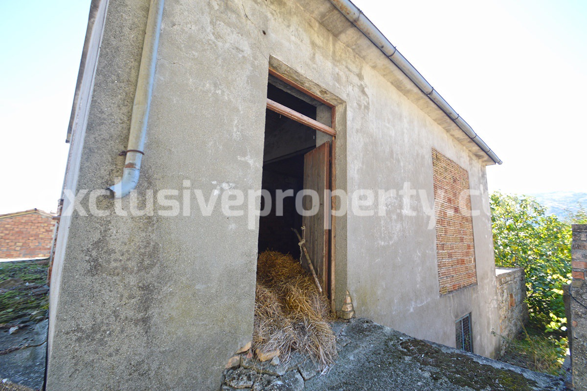 Rural house with land overlooking the hills for sale in Abruzzo