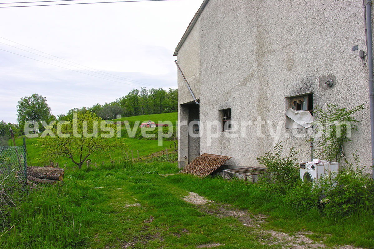 Country house with terrace and barn for sale in Abruzzo - Italy 18