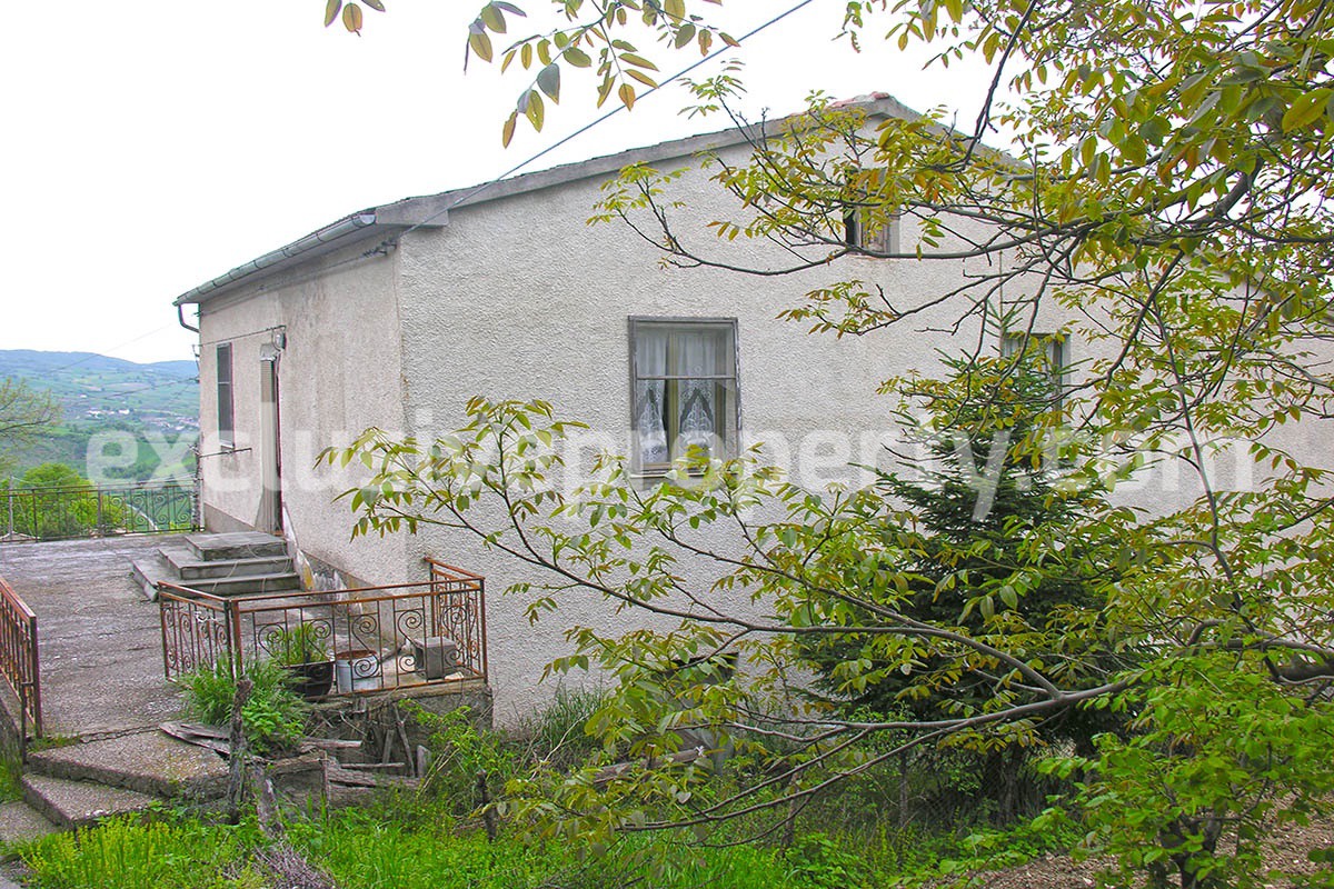 Country house with terrace and barn for sale in Abruzzo - Italy 3