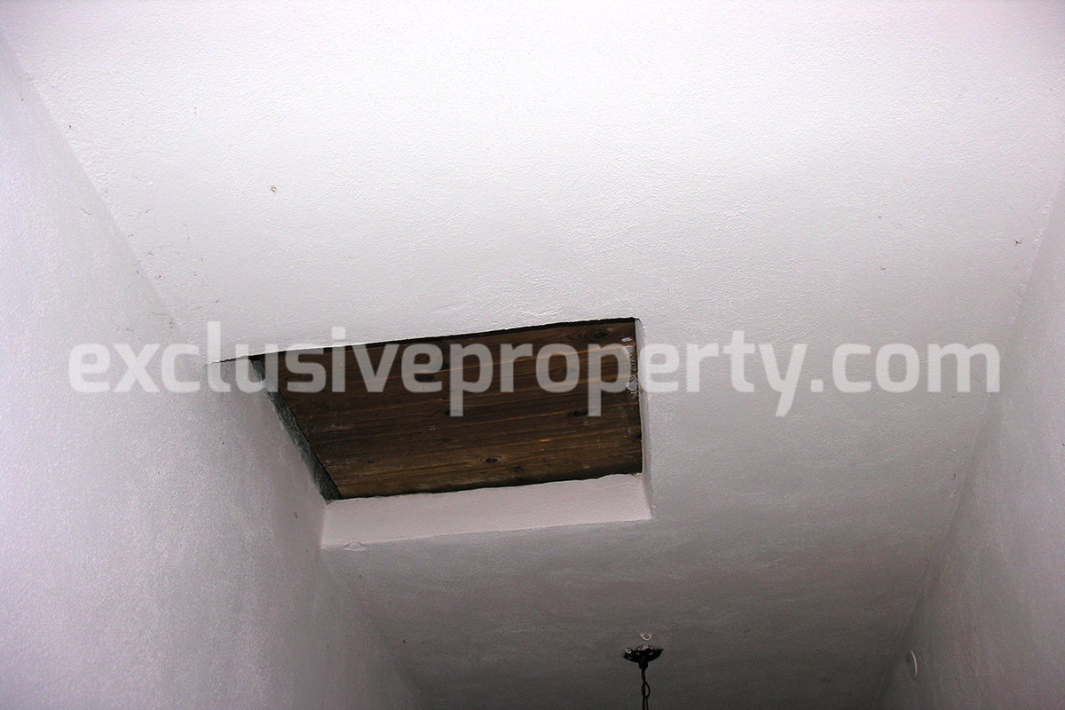 Country house with terrace and barn for sale in Abruzzo - Italy 16