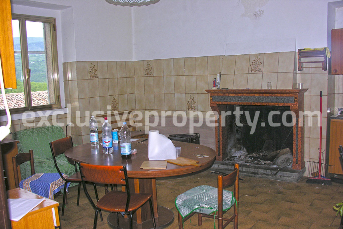 Country house with terrace and barn for sale in Abruzzo - Italy