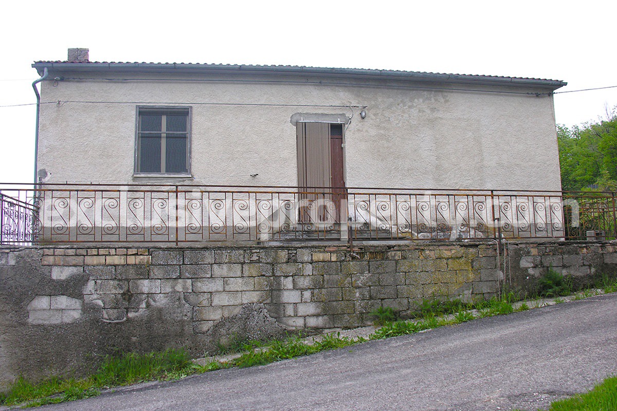 Country house with terrace and barn for sale in Abruzzo - Italy 4