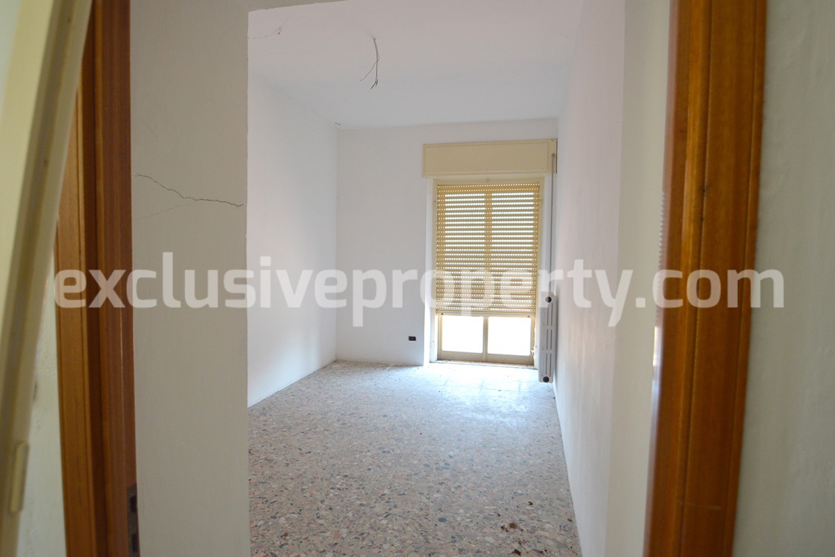 Selling house in Italy with terrace in Aruzzo - Roccaspinalveti 12
