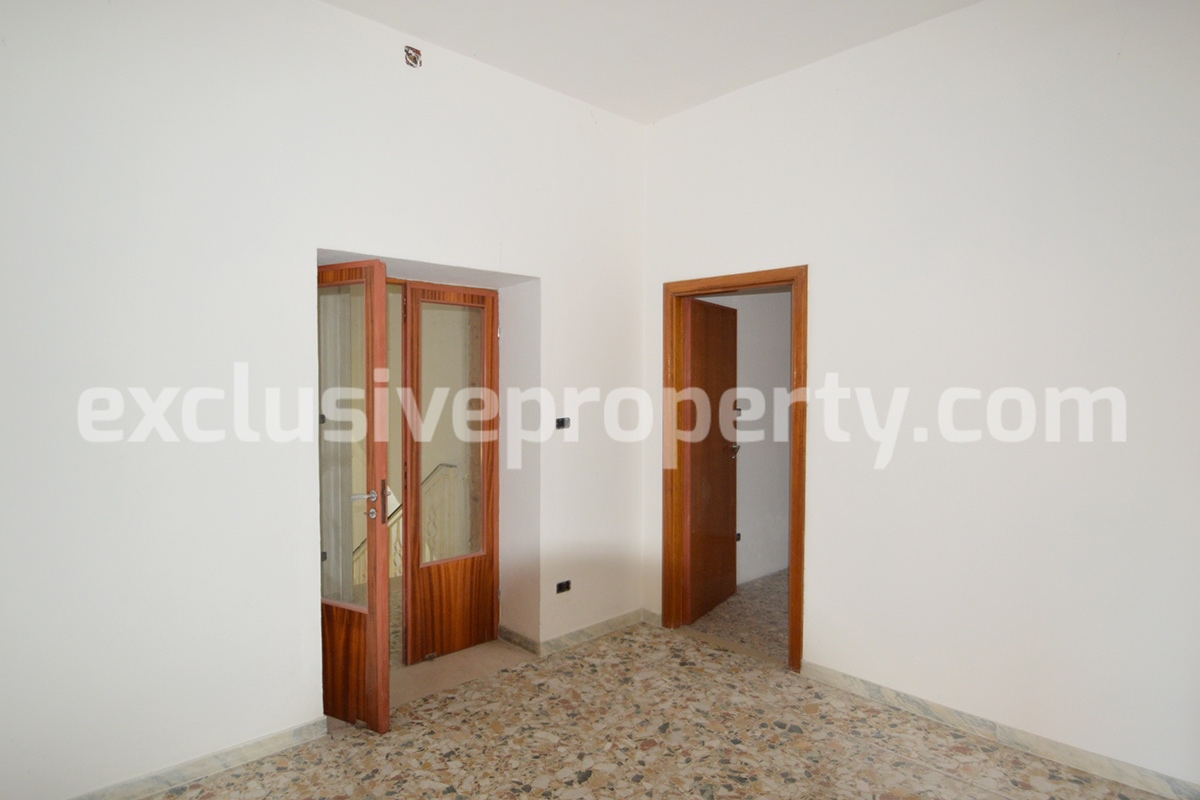Selling house in Italy with terrace in Aruzzo - Roccaspinalveti 16