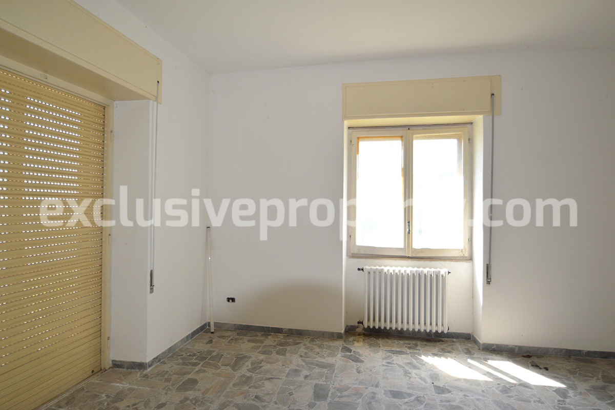 Selling house in Italy with terrace in Aruzzo - Roccaspinalveti 17