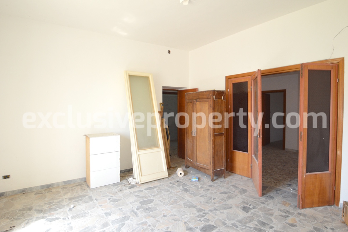 Selling house in Italy with terrace in Aruzzo - Roccaspinalveti 18