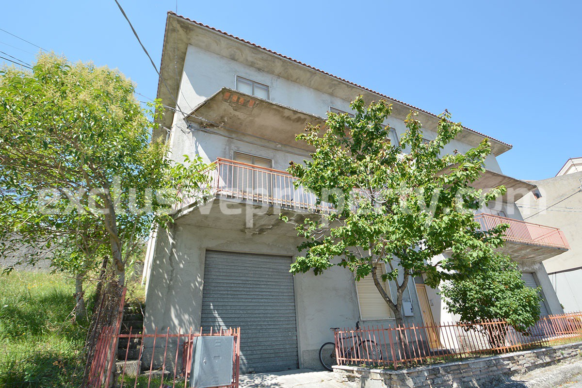Selling house in Italy with terrace in Aruzzo - Roccaspinalveti 3