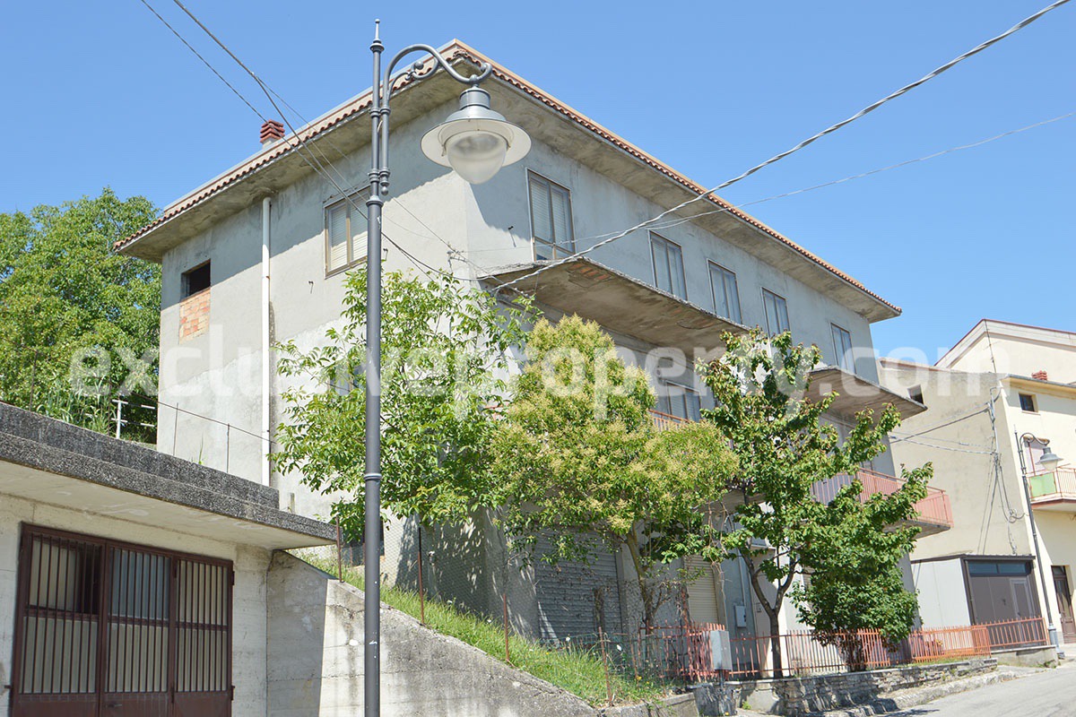 Selling house in Italy with terrace in Aruzzo - Roccaspinalveti 4