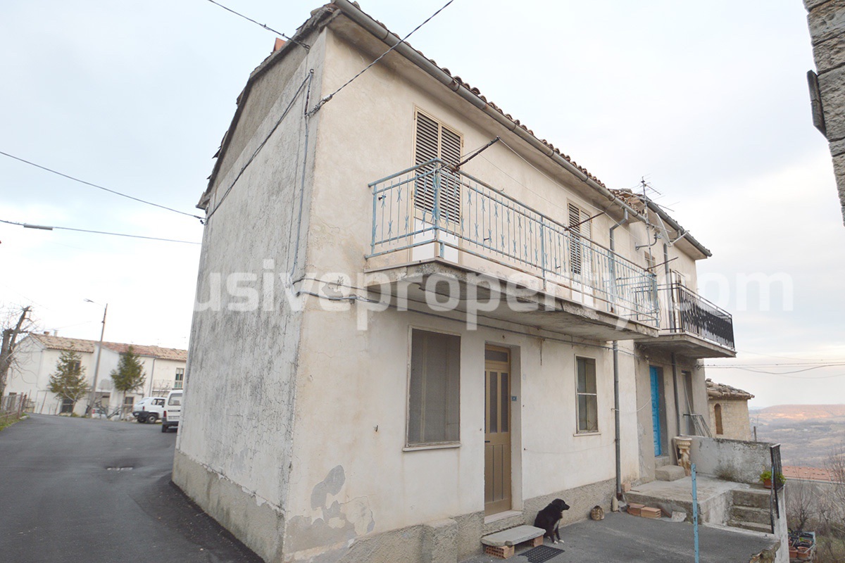 Property for sale with garden and cellar located in the Province of Chieti 1
