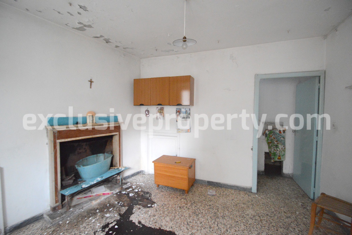 Property for sale with garden and cellar located in the Province of Chieti 3