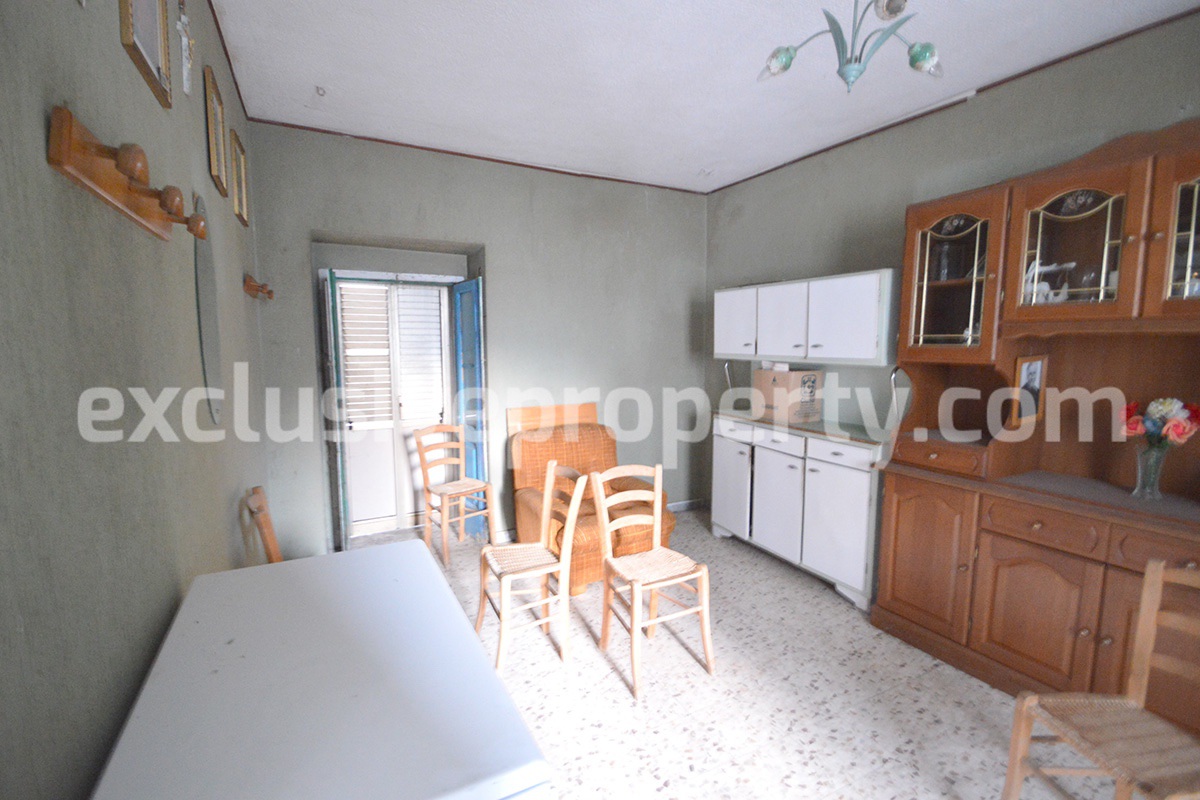 Property for sale with garden and cellar located in the Province of Chieti 6