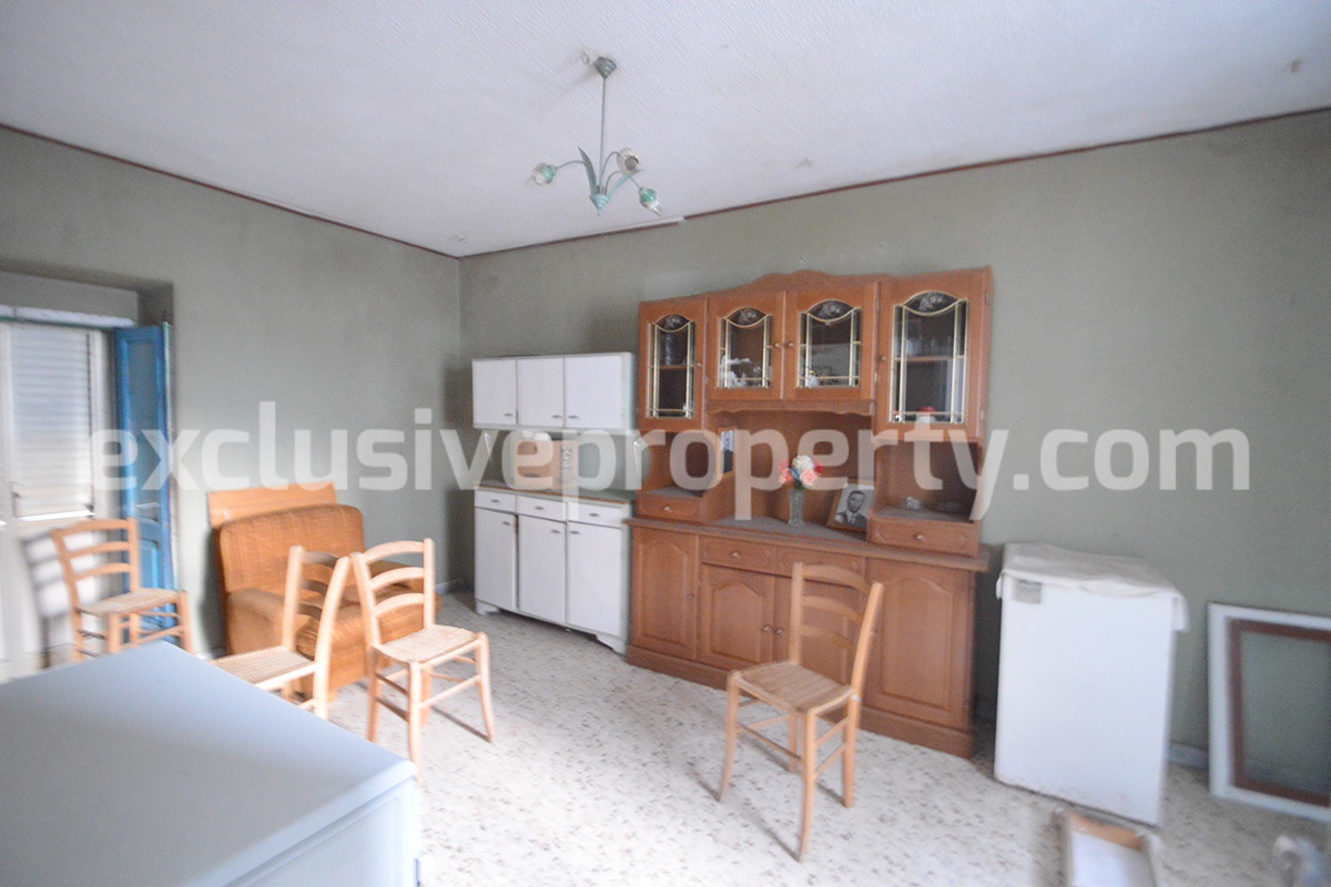 Property for sale with garden and cellar located in the Province of Chieti 7