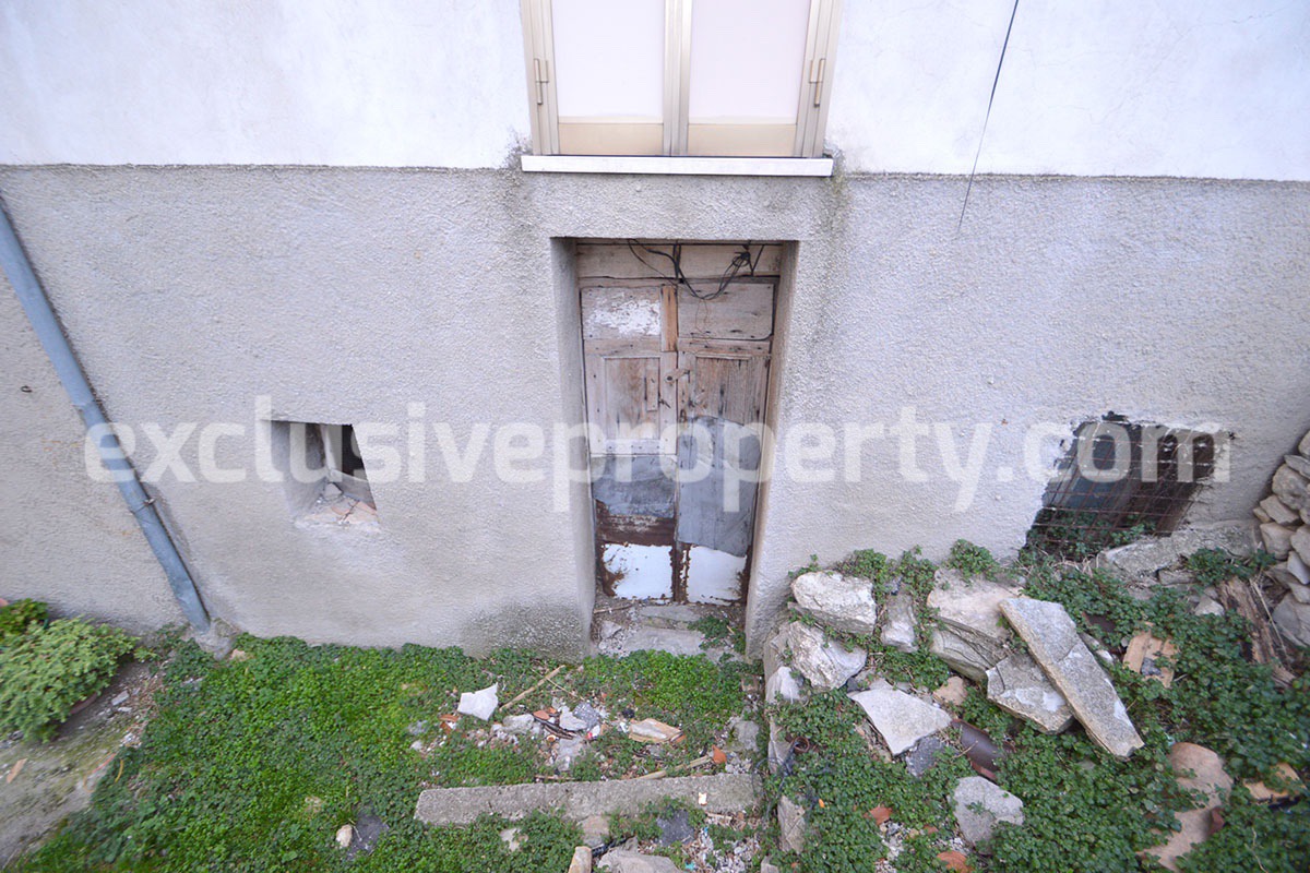 Property for sale with garden and cellar located in the Province of Chieti 14