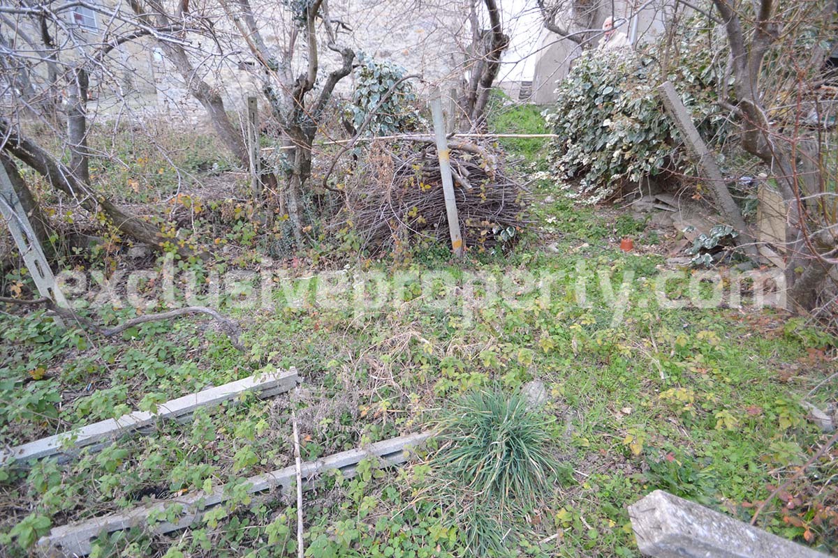 Property for sale with garden and cellar located in the Province of Chieti 16