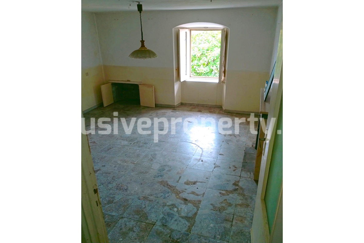 Town house with balcony overlooking the hills for sale in Abruzzo