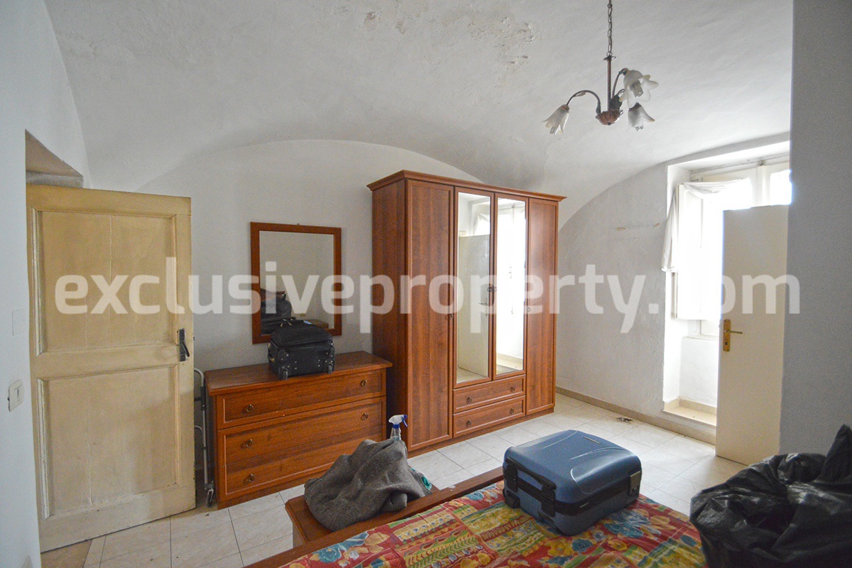 Habitable house with cellar a few km from the sea for sale in Abruzzo 7