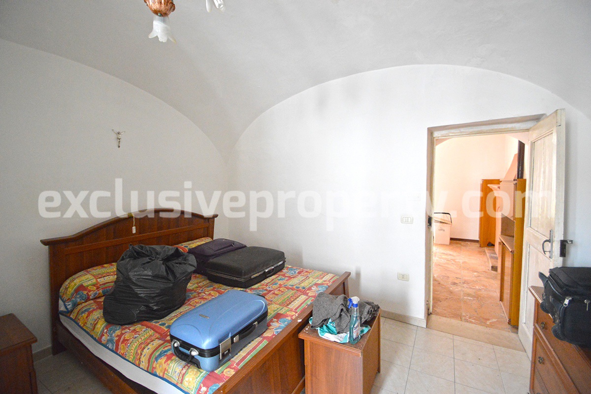 Habitable house with cellar a few km from the sea for sale in Abruzzo 10
